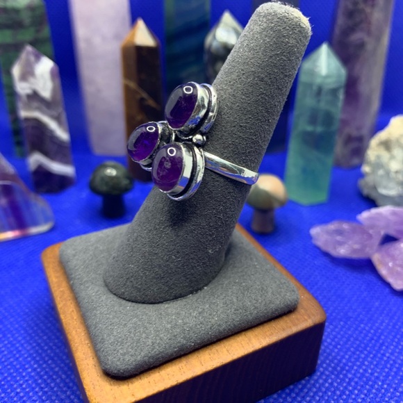 Stunning Amethyst Trio Ring, .925 Silver Plated, Size 7.25 - Picture 3 of 12